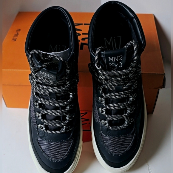 Miz Mooz Alpyne women's sports shoes, size 6.0, dark blue, leather. - Picture 9 of 14